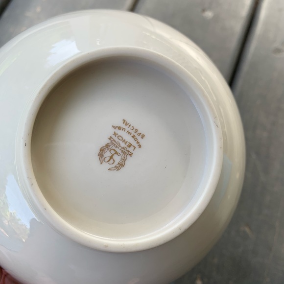 Lenox Special Bowl-gold trim! Excellent condition! Must sell! - Picture 5 of 5